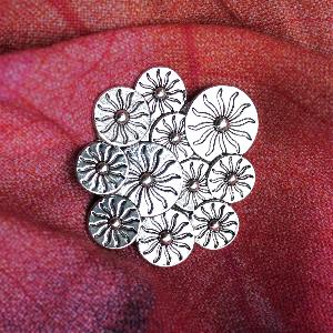 Magnetic Brooch with Floral detail