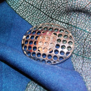 Oval Magnetic Brooch with Sparkle Detail