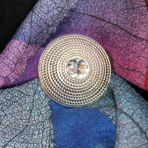Round Magnetic Brooch with Sparkle Centre.